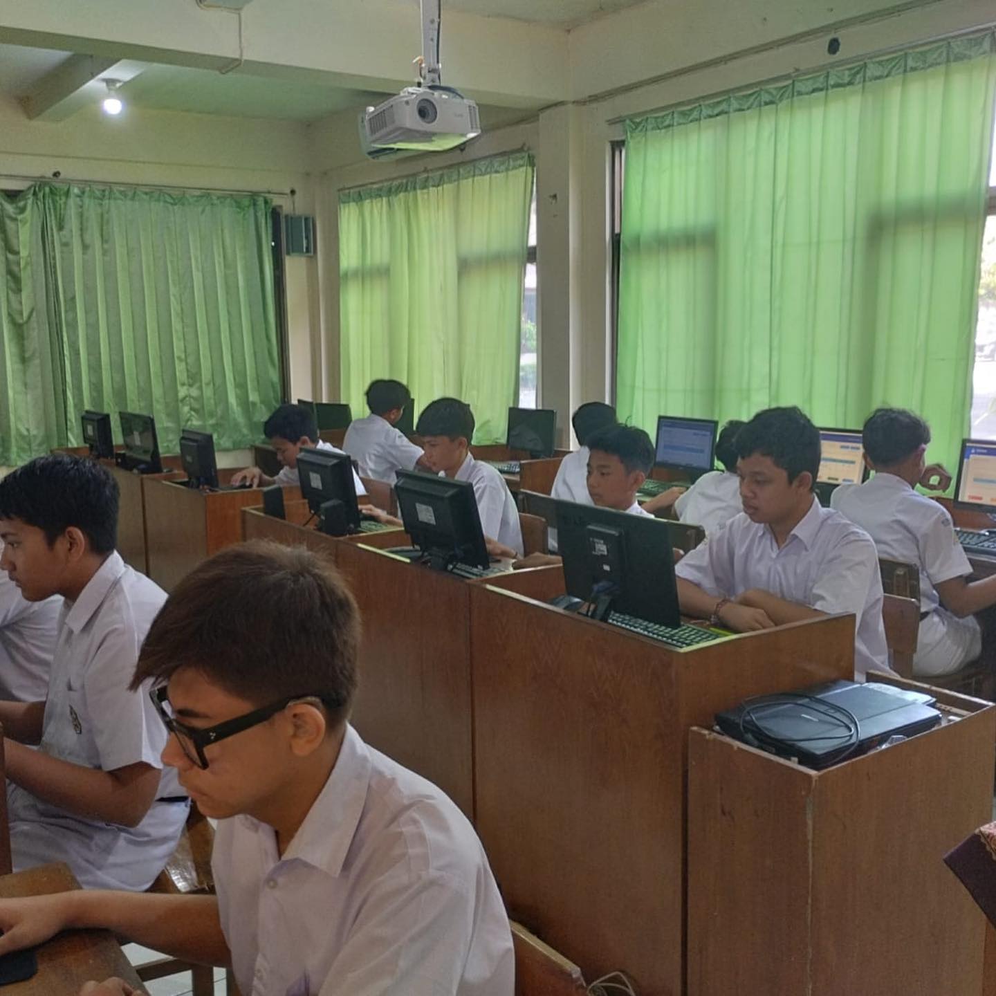 Lab Komputer dan Internet